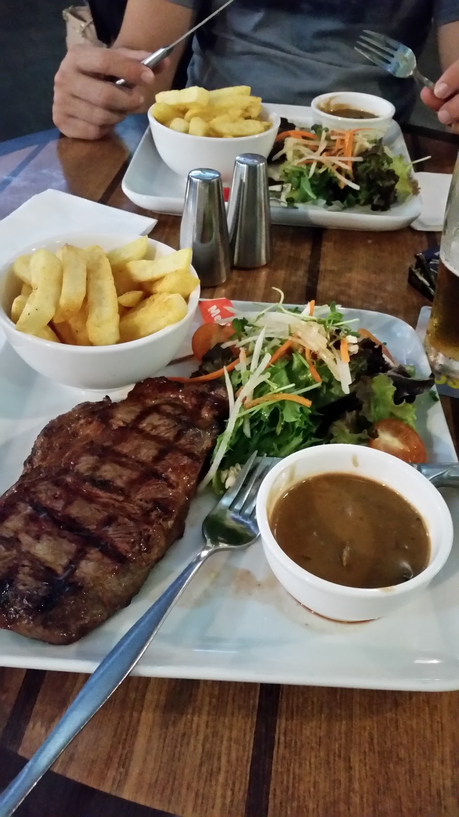 Narangba Valley Tavern | 37-47 Golden Wattle Dr, Narangba QLD 4504, Australia | Phone: (07) 3491 1000