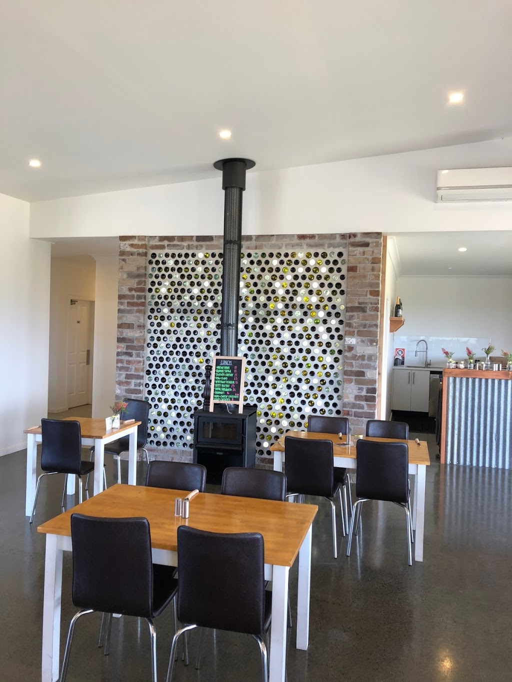 Mountain Ridge Wines RESTAURANT & CELLAR DOOR | restaurant | 11 Coolangatta Rd, Coolangatta NSW 2535, Australia | 0244485825 OR +61 2 4448 5825