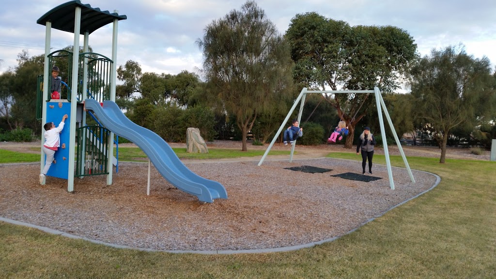 Mavis Hutter Reserve | park | 95 Old Dandenong Rd, Oakleigh South VIC 3167, Australia