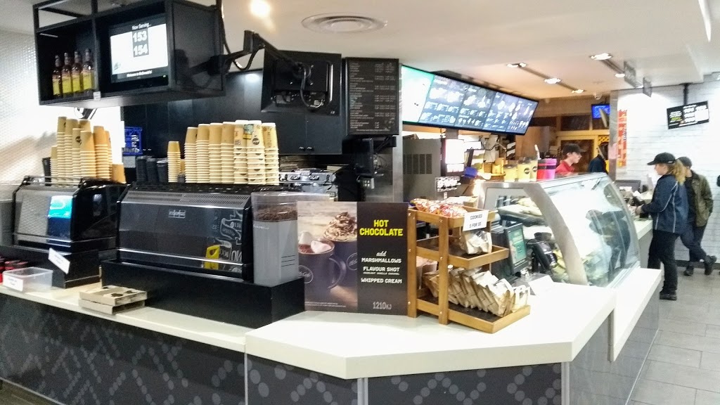 McDonalds Cooma | cafe | 24 Sharp St, Cooma NSW 2630, Australia | 0264521210 OR +61 2 6452 1210