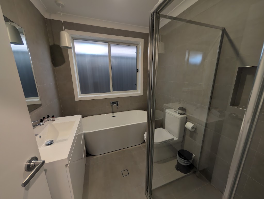 Strawberry Lodge | 19 Strawberry Tce, Glendale NSW 2285, Australia | Phone: (02) 4955 5888