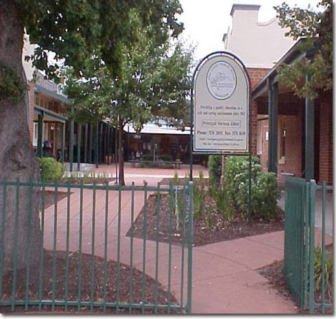 Grey Street Primary School | school | 30-44 Grey St, Traralgon VIC 3844, Australia | 0351742055 OR +61 3 5174 2055