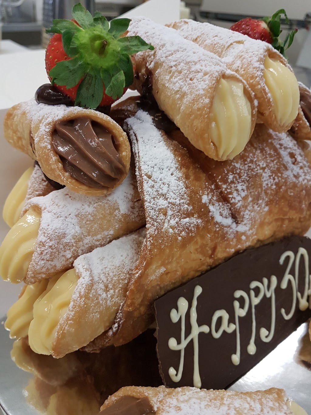 Sugarmill Patisserie | 10 Whybrow St, Griffith NSW 2680, Australia | Phone: (02) 6962 2300