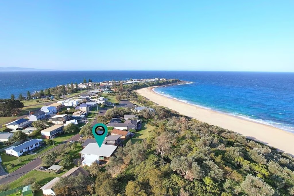 Warrain Beach House | 14 Farrant Ave, Culburra Beach NSW 2540, Australia | Phone: (02) 4443 6635
