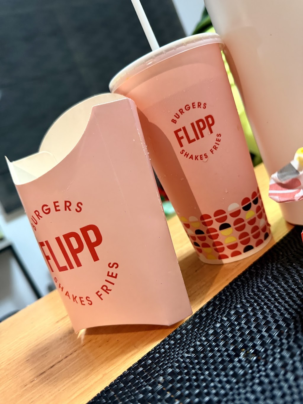 Flipp Burgers Glenmore Park | 90-98 Glenmore Ridge Dr, Glenmore Park NSW 2745, Australia | Phone: 0466 539 580