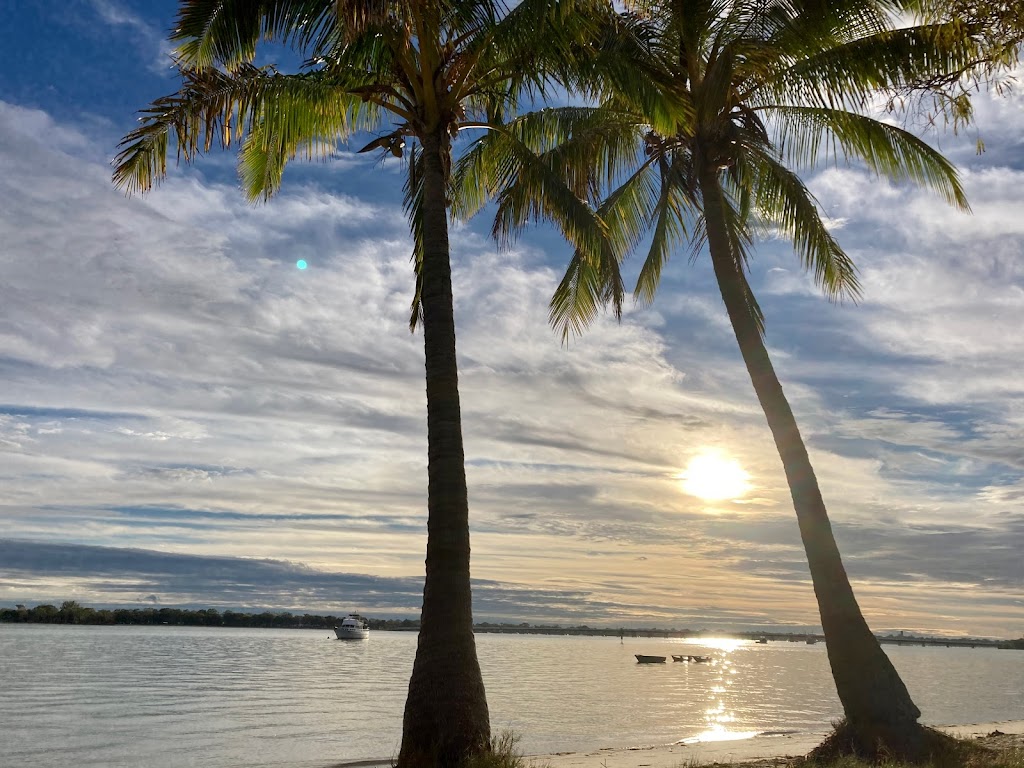 Bribie Beach Shack | meal takeaway | 23 Kal Ma Kuta Dr, Sandstone Point QLD 4511, Australia | 0754975789 OR +61 7 5497 5789