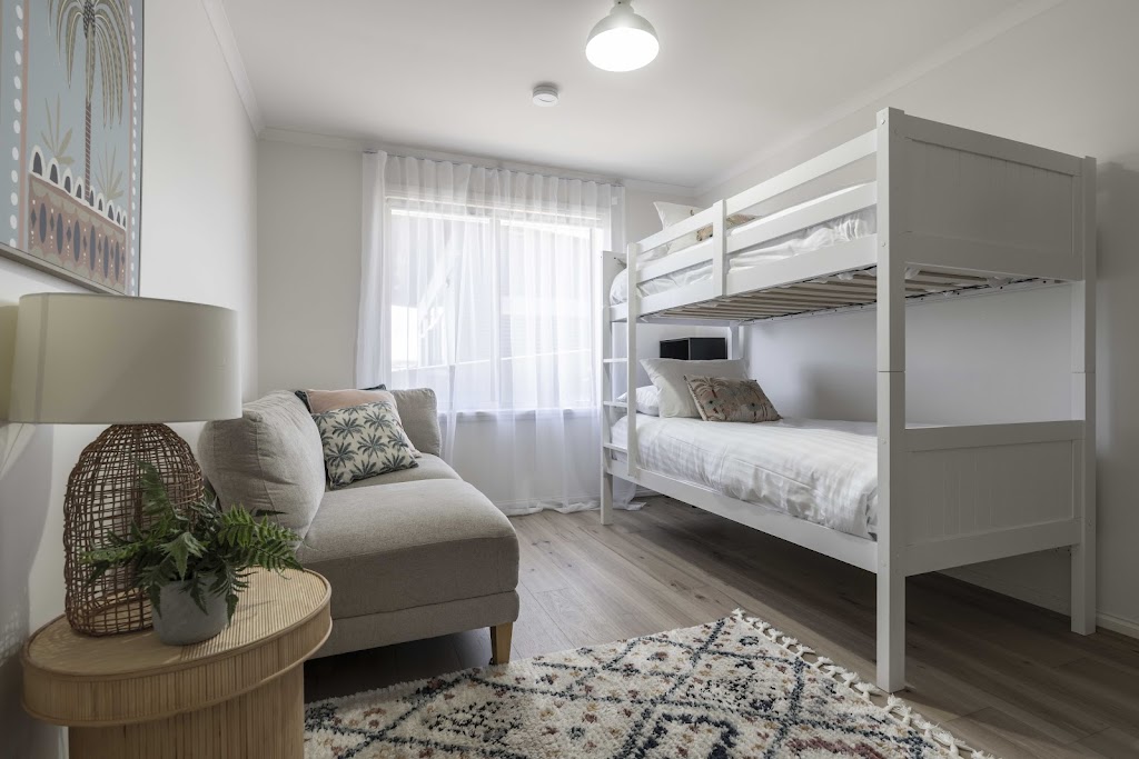 The Deck on Westwood (Airbnb) | 123A Westwood St, Bridport TAS 7262, Australia | Phone: 0438 604 469