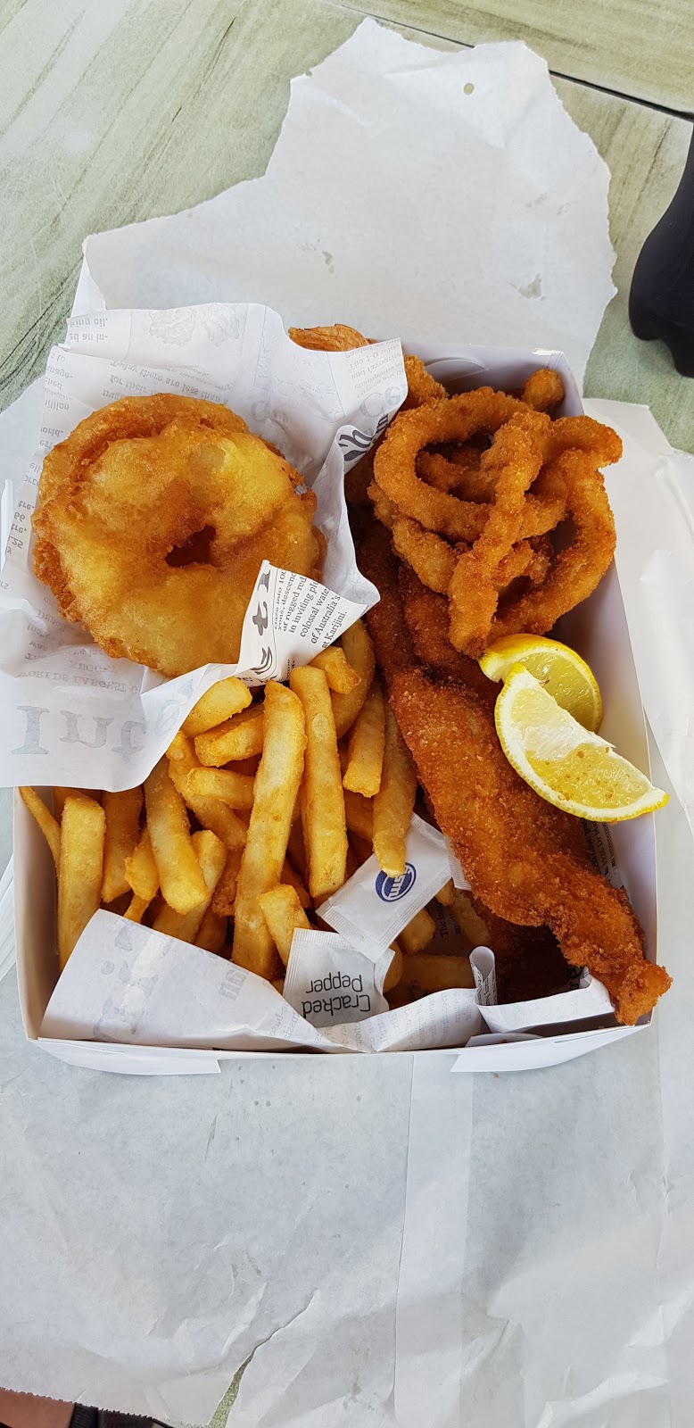 De Lish Fish @ Kings | meal takeaway | 8 Levuka Ave, Kings Beach QLD 4551, Australia | 0754370344 OR +61 7 5437 0344