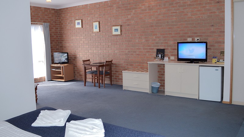 Coastal Waters Motor Inn | 635 Esplanade, Lakes Entrance VIC 3909, Australia | Phone: (03) 5155 1792