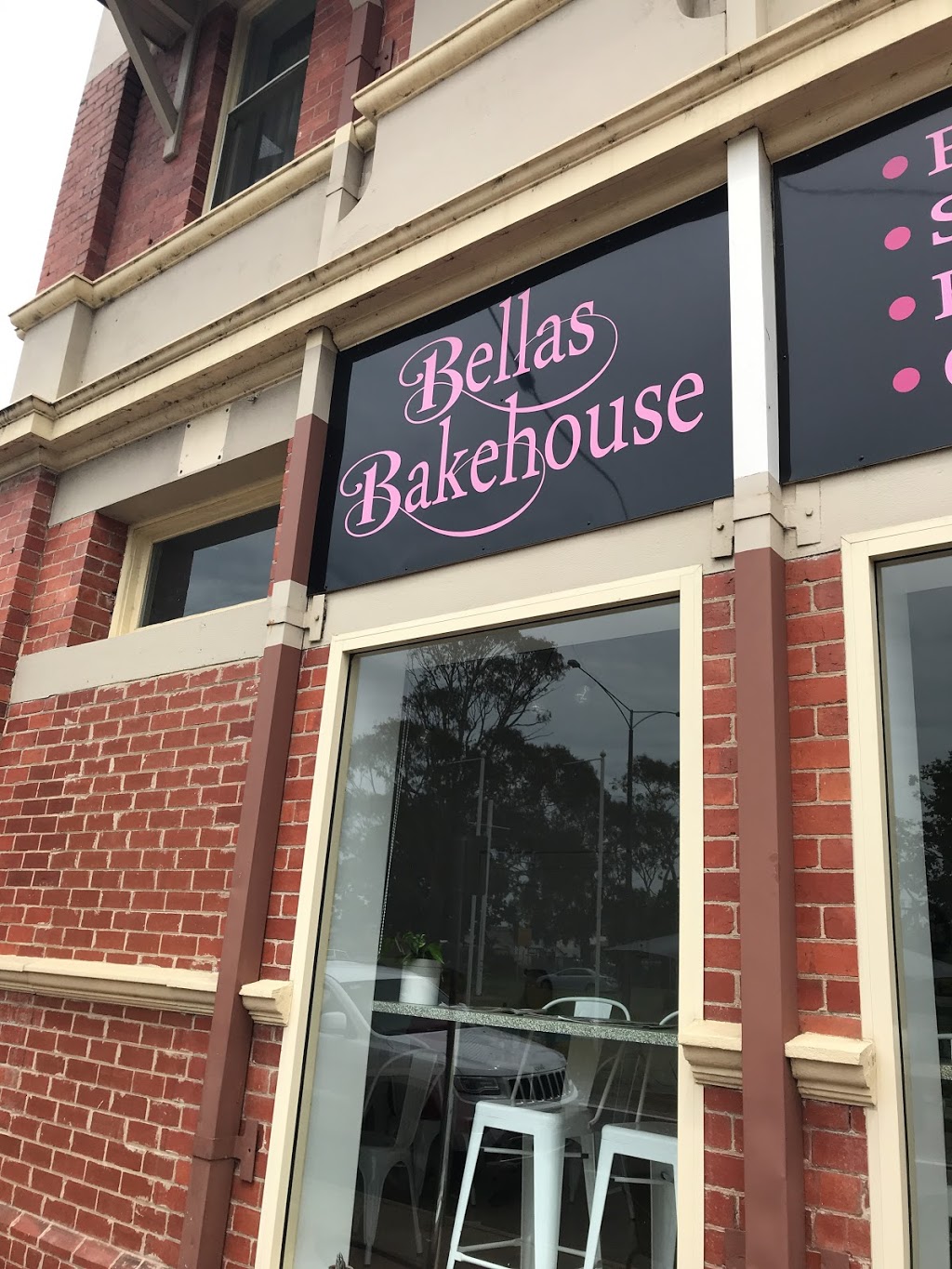 Bellas Bakehouse | bakery | 59-61 Princes Hwy, Trafalgar VIC 3824, Australia | 0356331512 OR +61 3 5633 1512