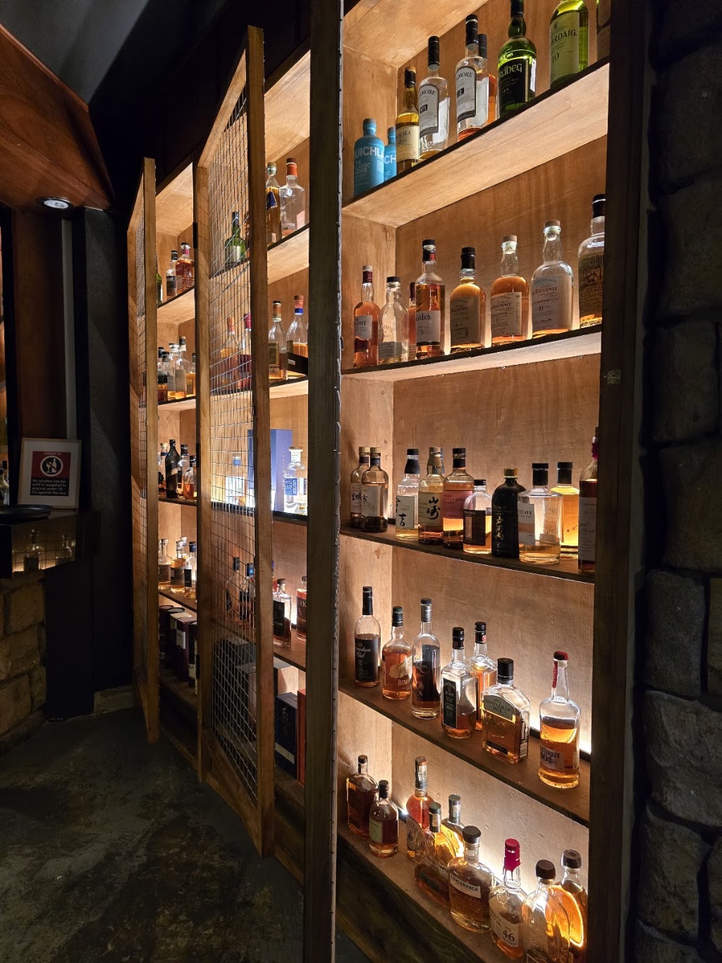 Two Doctors Whiskey Tavern | 1 Sublime Point Rd, Leura NSW 2780, Australia | Phone: (02) 4785 0000