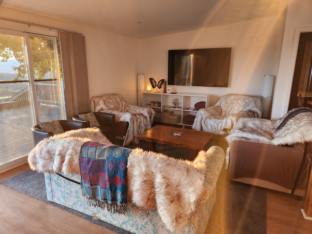 Valley Views BNB | 205 Owens Rd, Woori Yallock VIC 3139, Australia | Phone: 0411 271 418