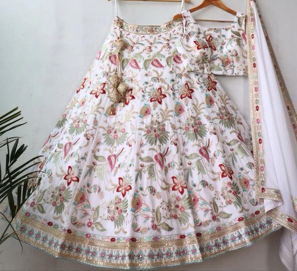 Desi couture | 43 Marrone Bvd, Cranbourne East VIC 3977, Australia | Phone: 0433 650 003