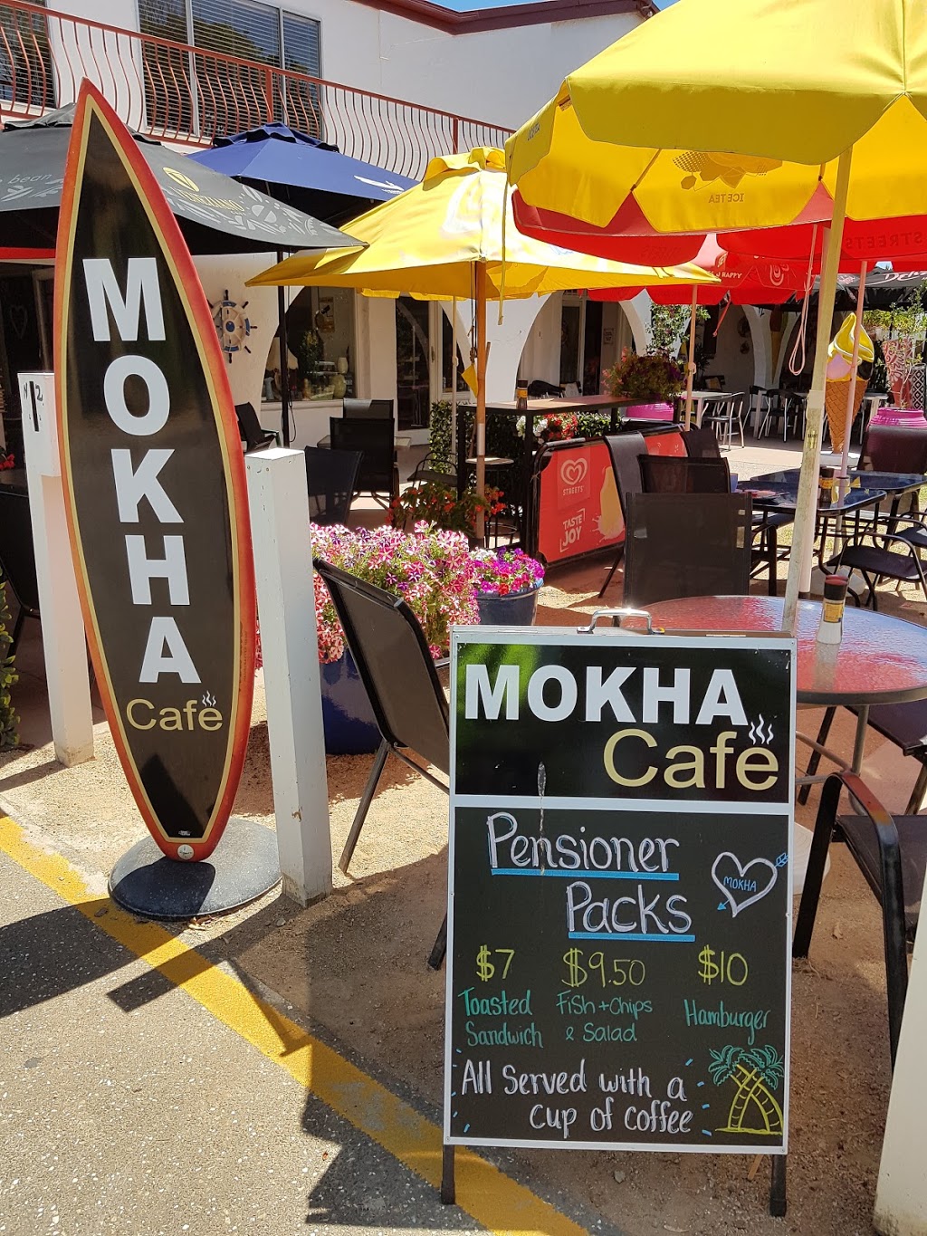 Mokha Cafe Woorim | cafe | 1/2 Rickman Parade, Woorim QLD 4507, Australia | 0402082567 OR +61 402 082 567