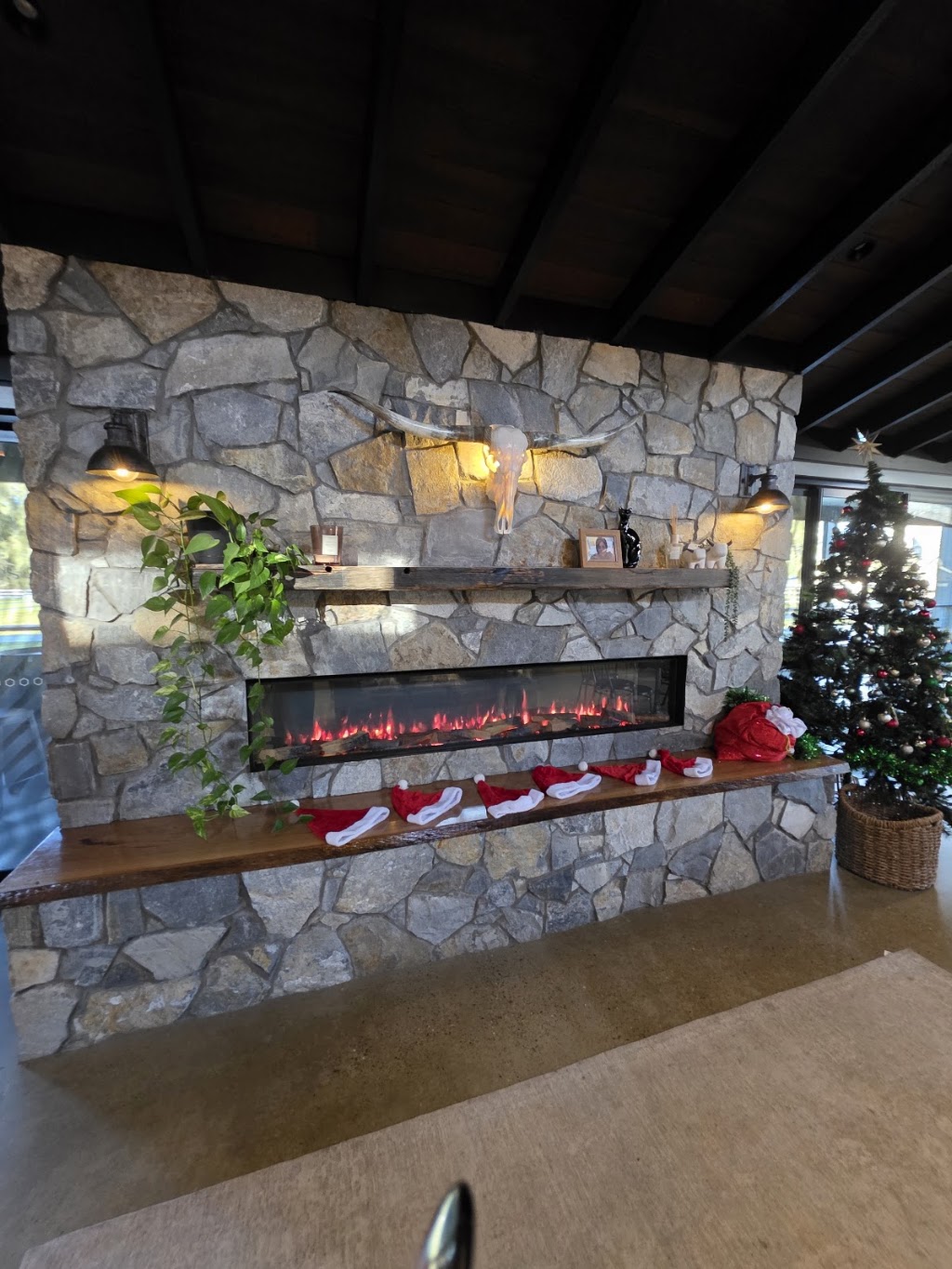 The Stables | 3907 Nelson Bay Rd, Bobs Farm NSW 2316, Australia | Phone: (02) 4061 9089