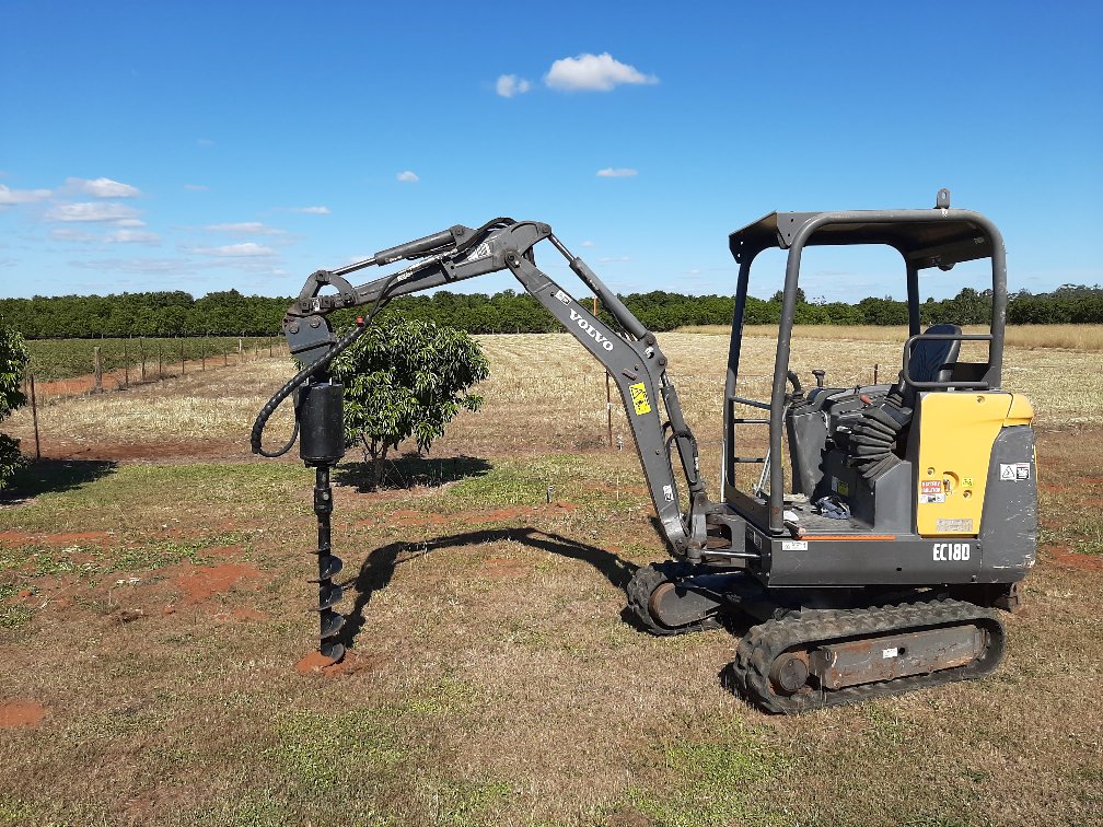 Strawberry Hill Farm Excavator & Tip Truck Hire | 73 Henkers Rd, Oakwood QLD 4670, Australia | Phone: 0427 651 978