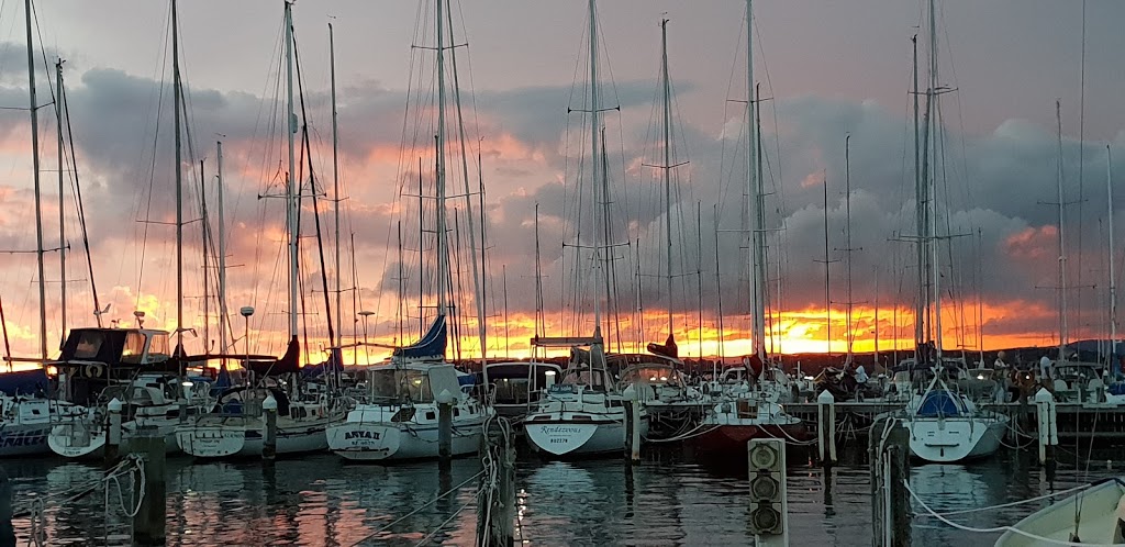 Crusoes on the Lake | Lake Macquarie Yacht Club, Ada St, Belmont NSW 2280, Australia | Phone: (02) 4945 5522