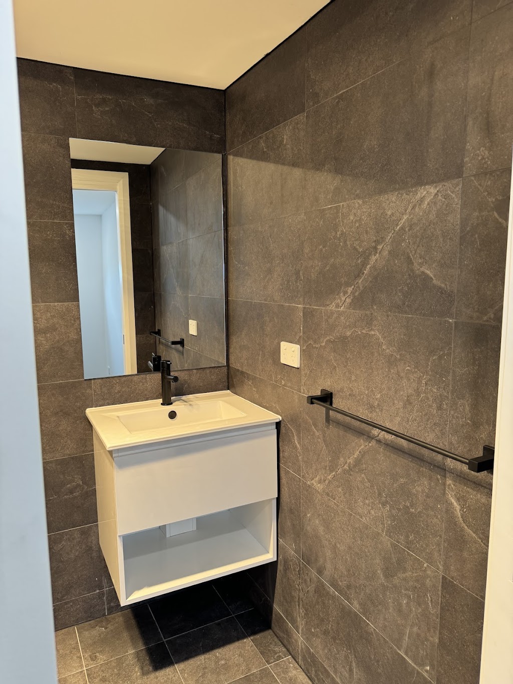 J&B Tiling | Surf Beach NSW 2536, Australia | Phone: 0412 713 845