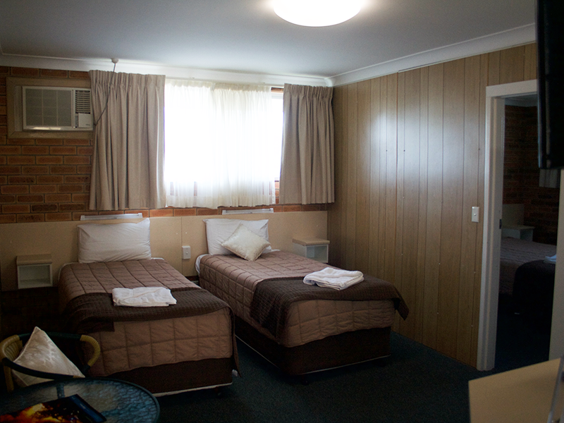 Buckaroo Motor Inn | 86 Wood St, Warwick QLD 4370, Australia | Phone: (07) 4661 3755