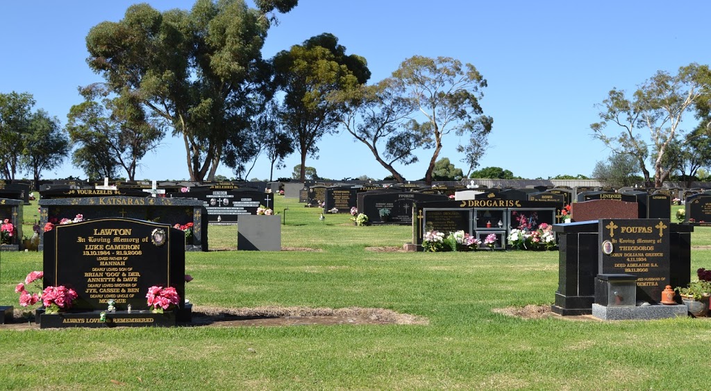 Lawn Cemetery and modern traditional | 33 Cucumunga St, Renmark West SA 5341, Australia