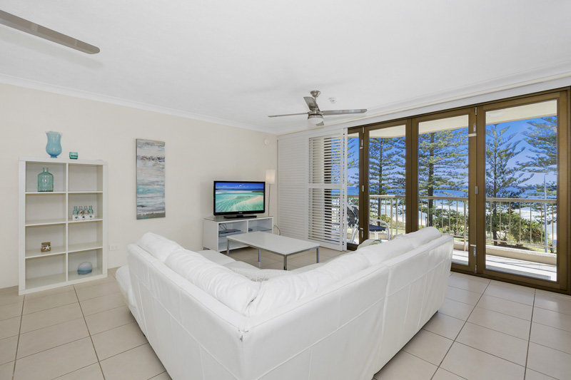 Columbia Apartments on Rainbow Bay | lodging | 184-190 Marine Parade, Coolangatta QLD 4225, Australia | 0755990666 OR +61 7 5599 0666