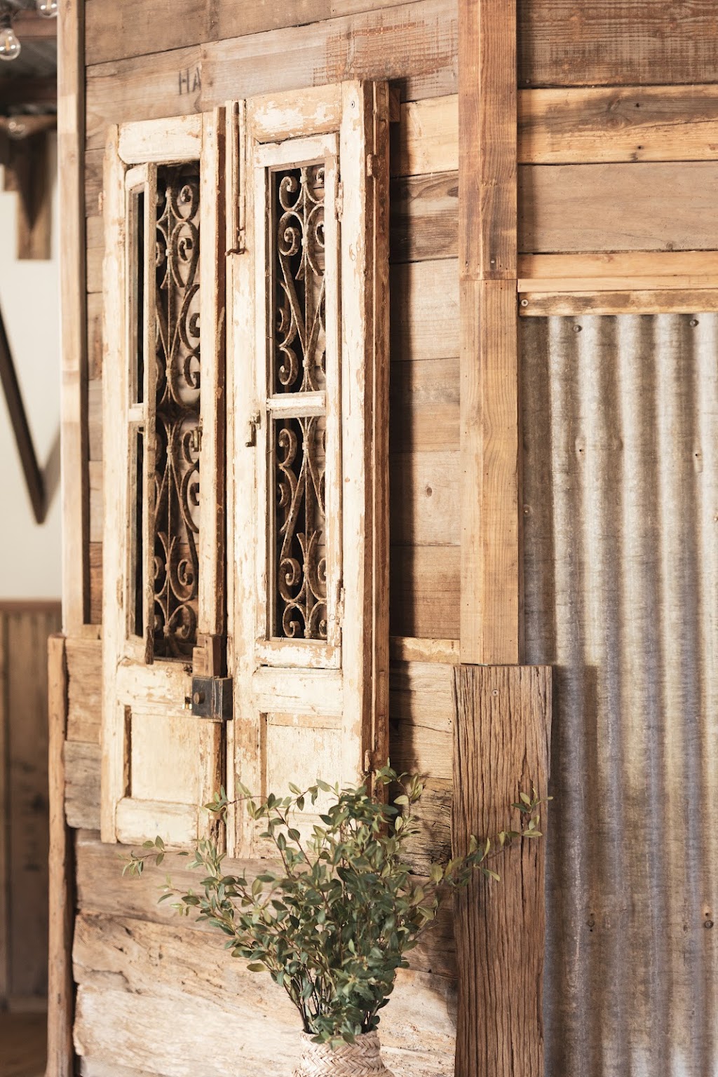 Clifton Woolshed - Rustic wedding venue near Bathurst | 1371 Tarana Rd, Locksley NSW 2795, Australia | Phone: 0429 631 555