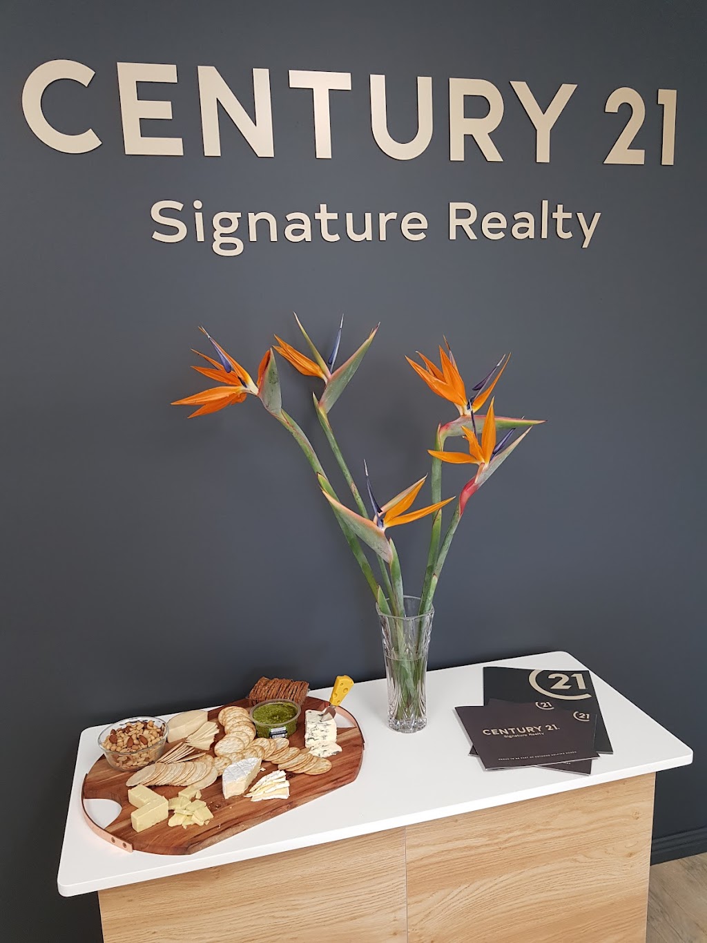 CENTURY 21 Signature Realty - Nowra | real estate agency | 114A Kinghorne St, Nowra NSW 2541, Australia | 0244132166 OR +61 2 4413 2166