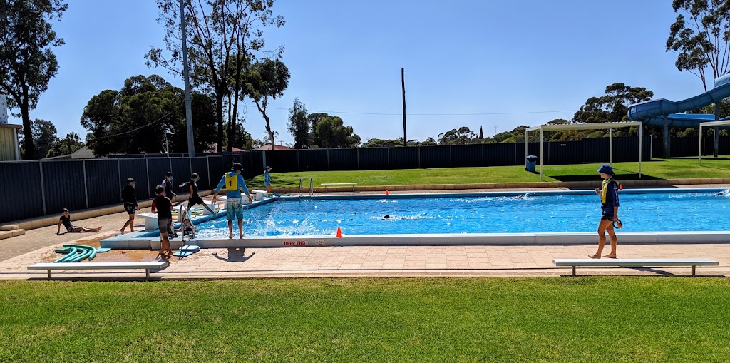 Merredin District Olympic Swimming Pool | 1 Throssell Rd, Merredin WA 6415, Australia | Phone: (08) 6140 1257