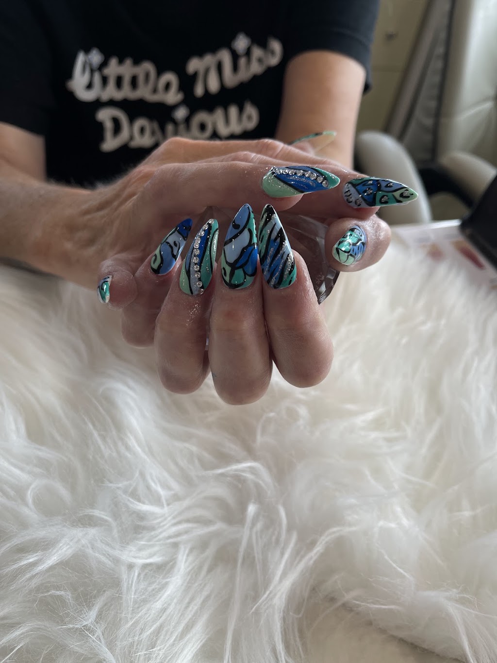 SHINE NAILS BEAUTY | Shop 1001t/10 Eimeo Rd, Rural View QLD 4740, Australia | Phone: 0432 447 591