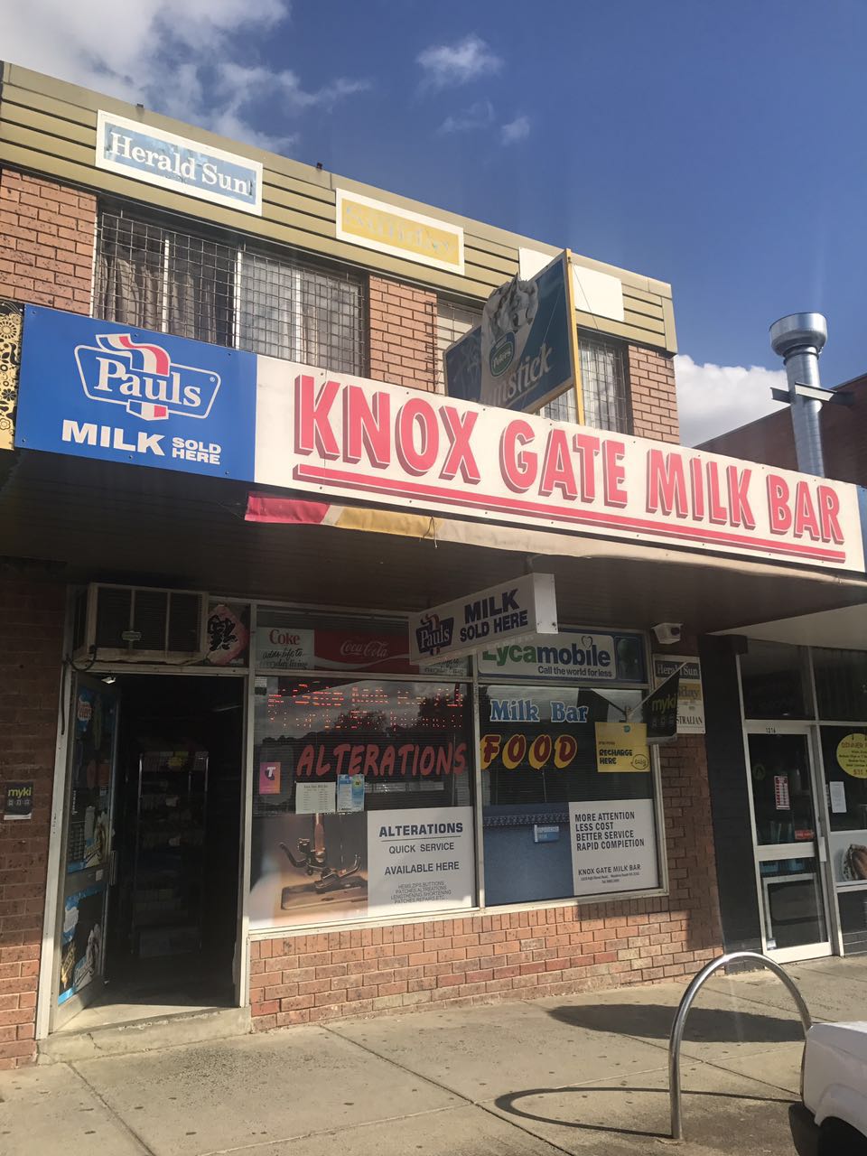 Knox Gate Milk Bar | convenience store | 1318 High St Rd, Wantirna South VIC 3152, Australia | 0398012481 OR +61 3 9801 2481