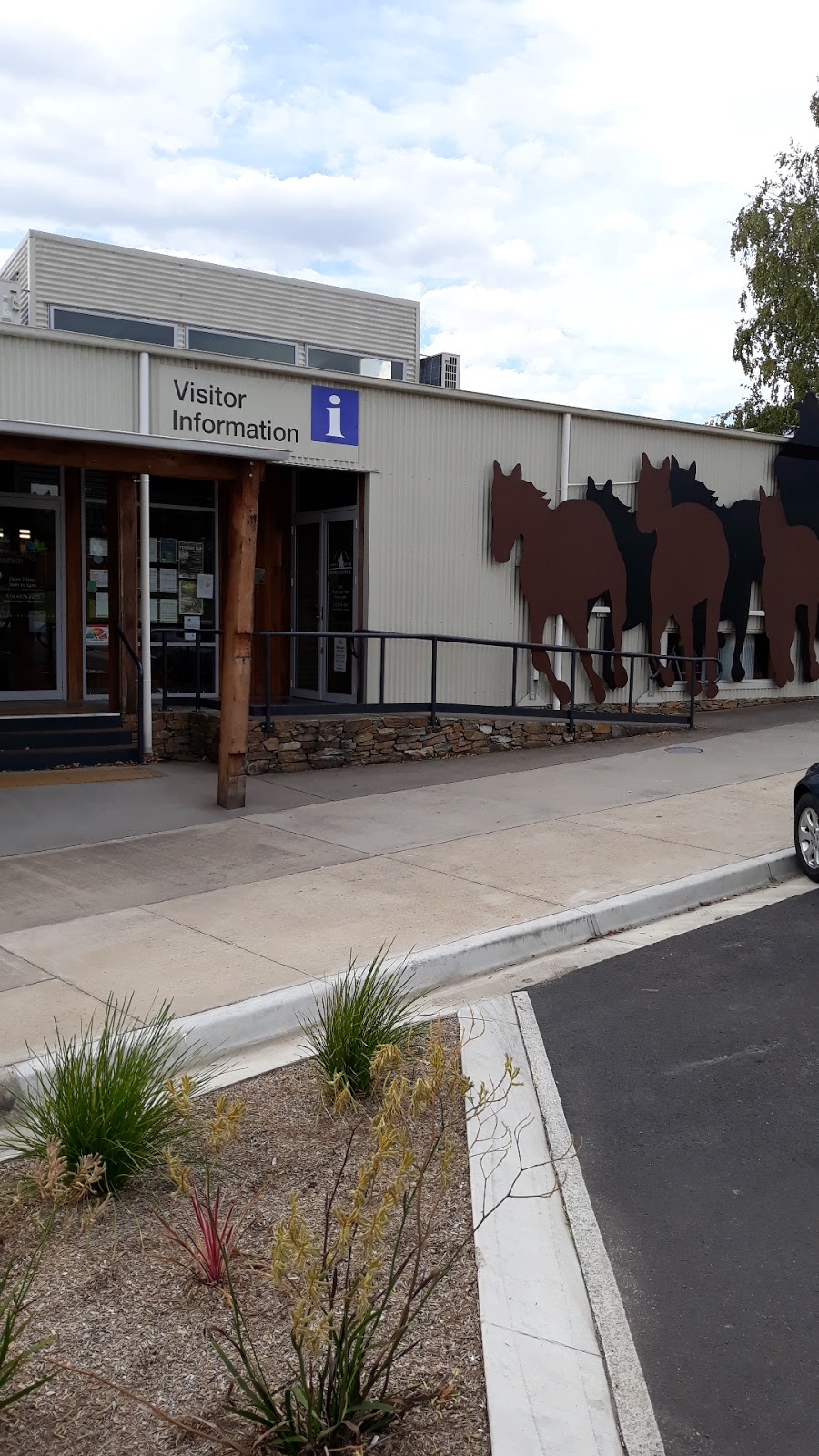 Corryong Visitor Information Centre | 50 Hanson St, Corryong VIC 3707, Australia | Phone: (02) 6076 2277