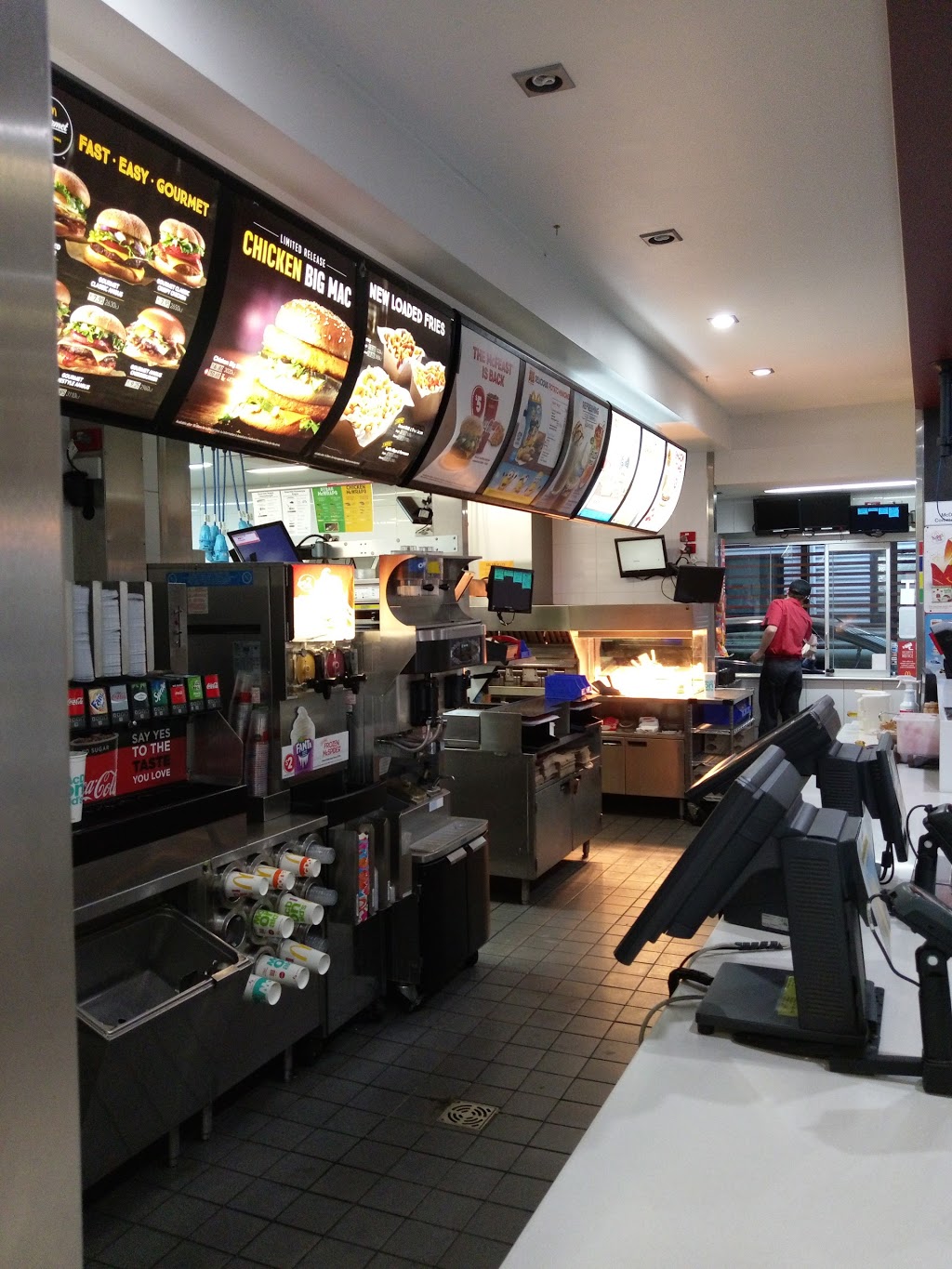 McDonalds Corowa | meal takeaway | 206/218 Sanger St, Corowa NSW 2646, Australia | 0260333820 OR +61 2 6033 3820
