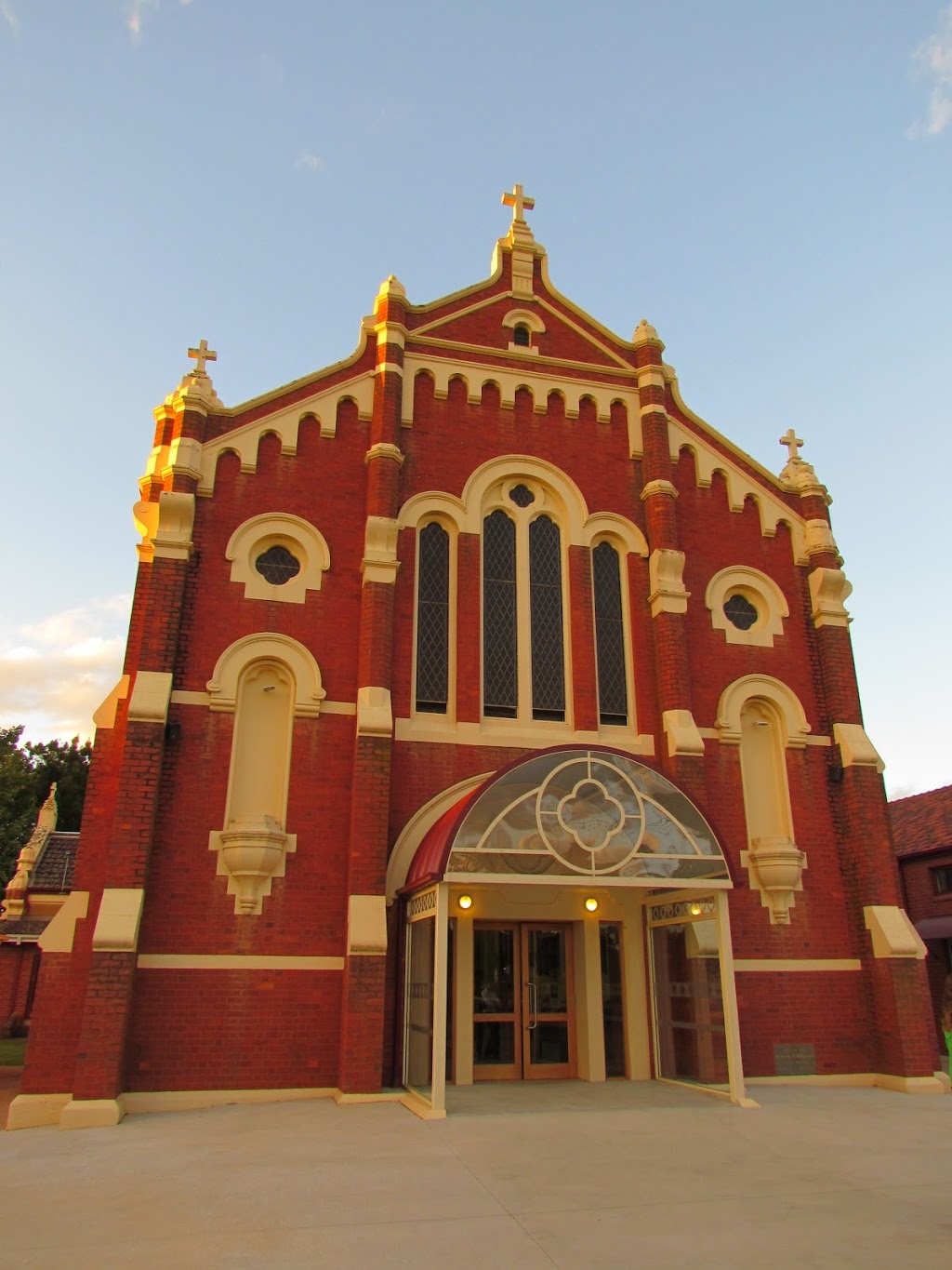 Sacred Heart Parish Tatura | church | 67 Hogan St, Tatura VIC 3616, Australia | 0358241049 OR +61 3 5824 1049