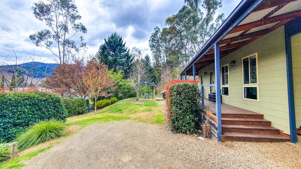 Houghs Cabin | lodging | 2 Houghs Ln, Bright VIC 3741, Australia | 0357592555 OR +61 3 5759 2555