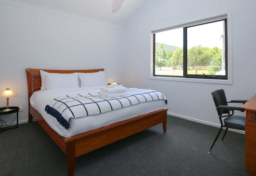 Cranmore Cottage | 8 Mitchells Ln, Wandiligong VIC 3744, Australia | Phone: (03) 5759 2555