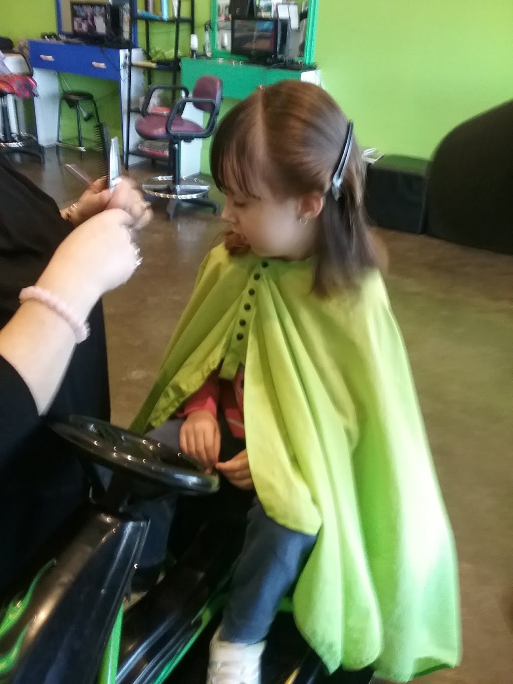 Hair 4 Kids Watsonia | hair care | 2F Lambourn Rd, Watsonia VIC 3087, Australia | 0394328130 OR +61 3 9432 8130