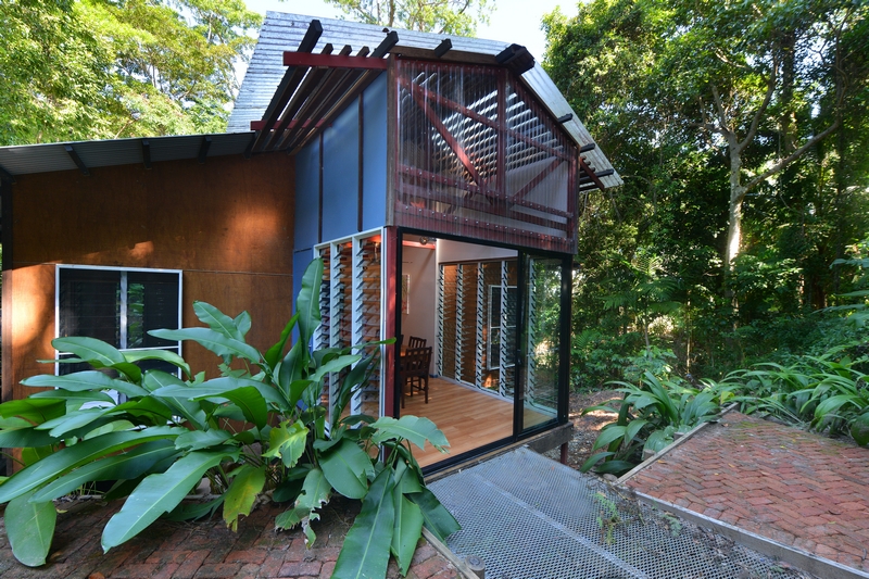 Architects tropical treehouse | 1 Raintree Pl, Edge Hill QLD 4870, Australia | Phone: 0417 065 225