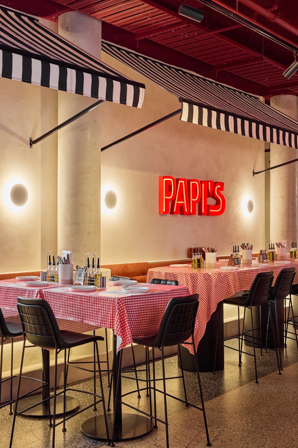 Papis Pizza & Bottle Shop | 2 Mack Pl, Oran Park NSW 2570, Australia | Phone: (02) 8884 2830