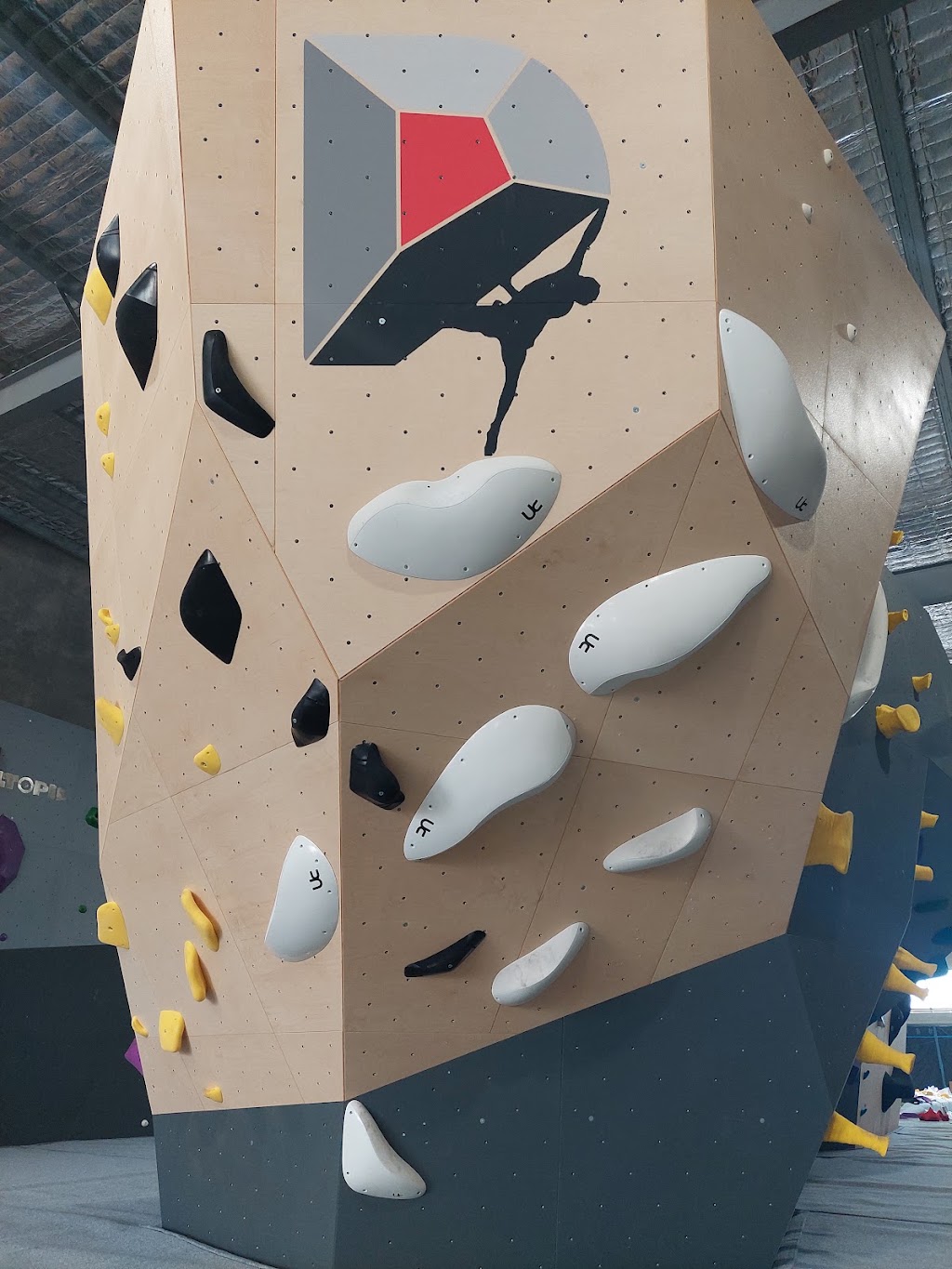 Dynomite Indoor Bouldering Gym Albion Park Rail | 114 Princes Hwy, Albion Park Rail NSW 2527, Australia | Phone: 0422 536 801