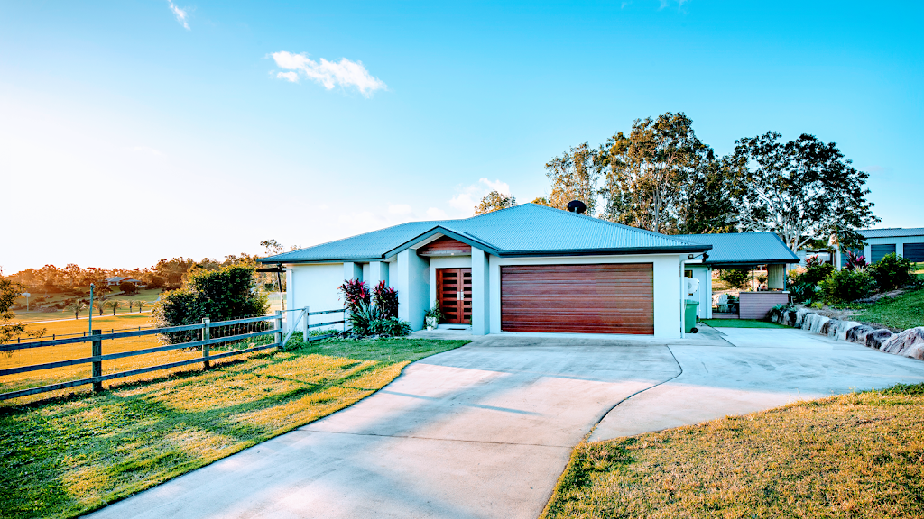 Sunset Retreat Luxury Holiday Home | 78 Windemere Dr, Strathdickie QLD 4800, Australia | Phone: 0419 646 694