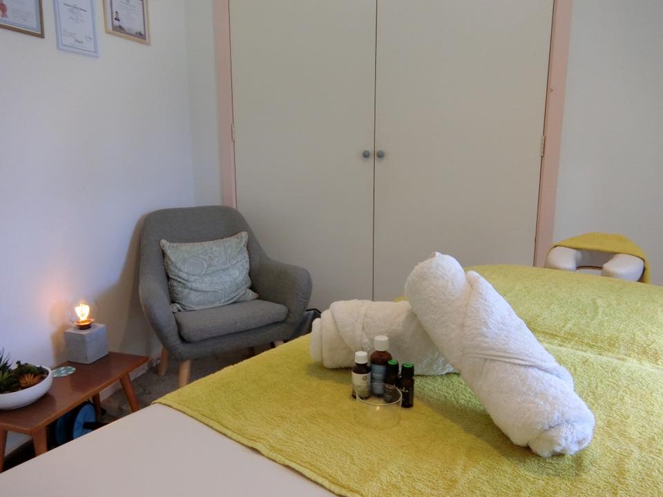 Clover Therapy soft tissue massage studio | 230 Power Rd, Endeavour Hills VIC 3802, Australia | Phone: 0422 879 248