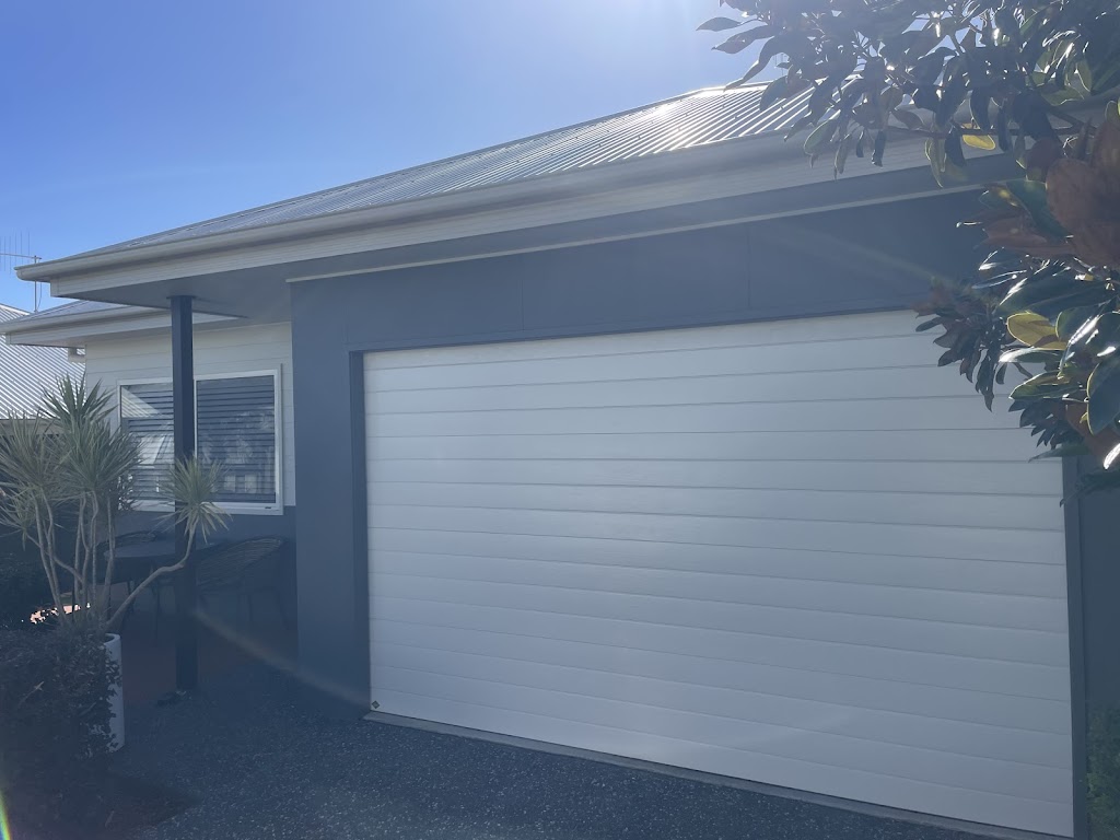 Coastwide Painting & Decorating | 44 Kendall Cres, Bonny Hills NSW 2445, Australia | Phone: 0423 936 341