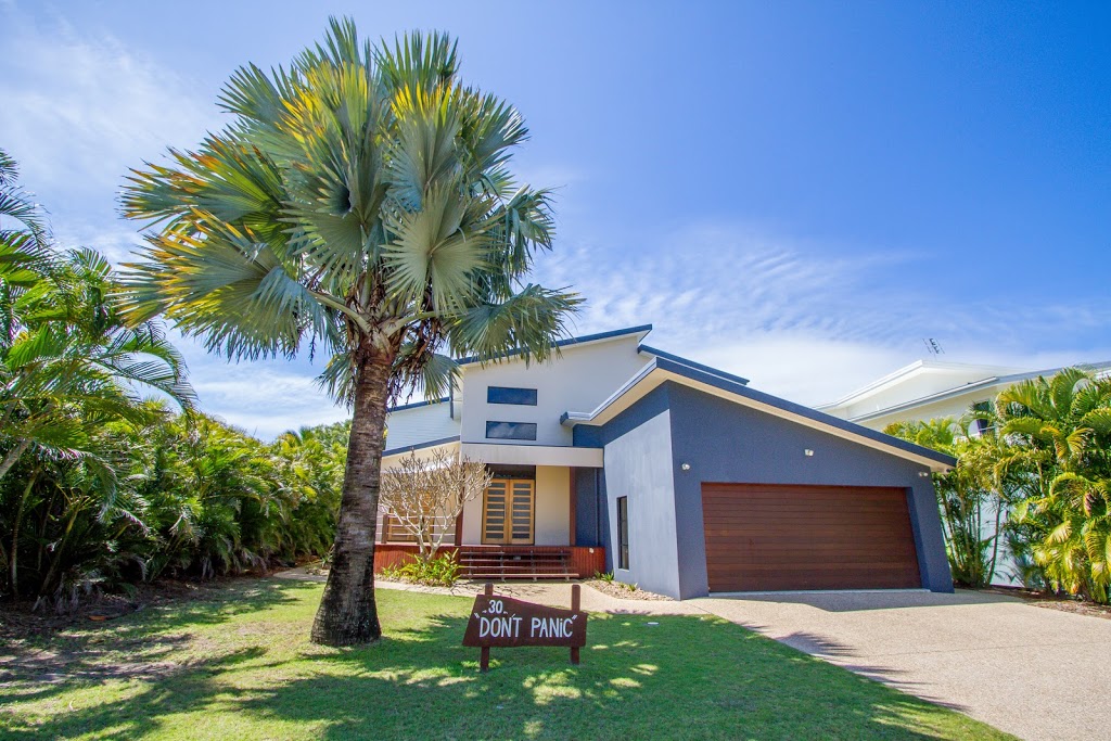 Dont Panic holiday house accommodation | lodging | Beach House Estate, 30 Agnes St, Agnes Water QLD 4677, Australia | 0749749470 OR +61 7 4974 9470