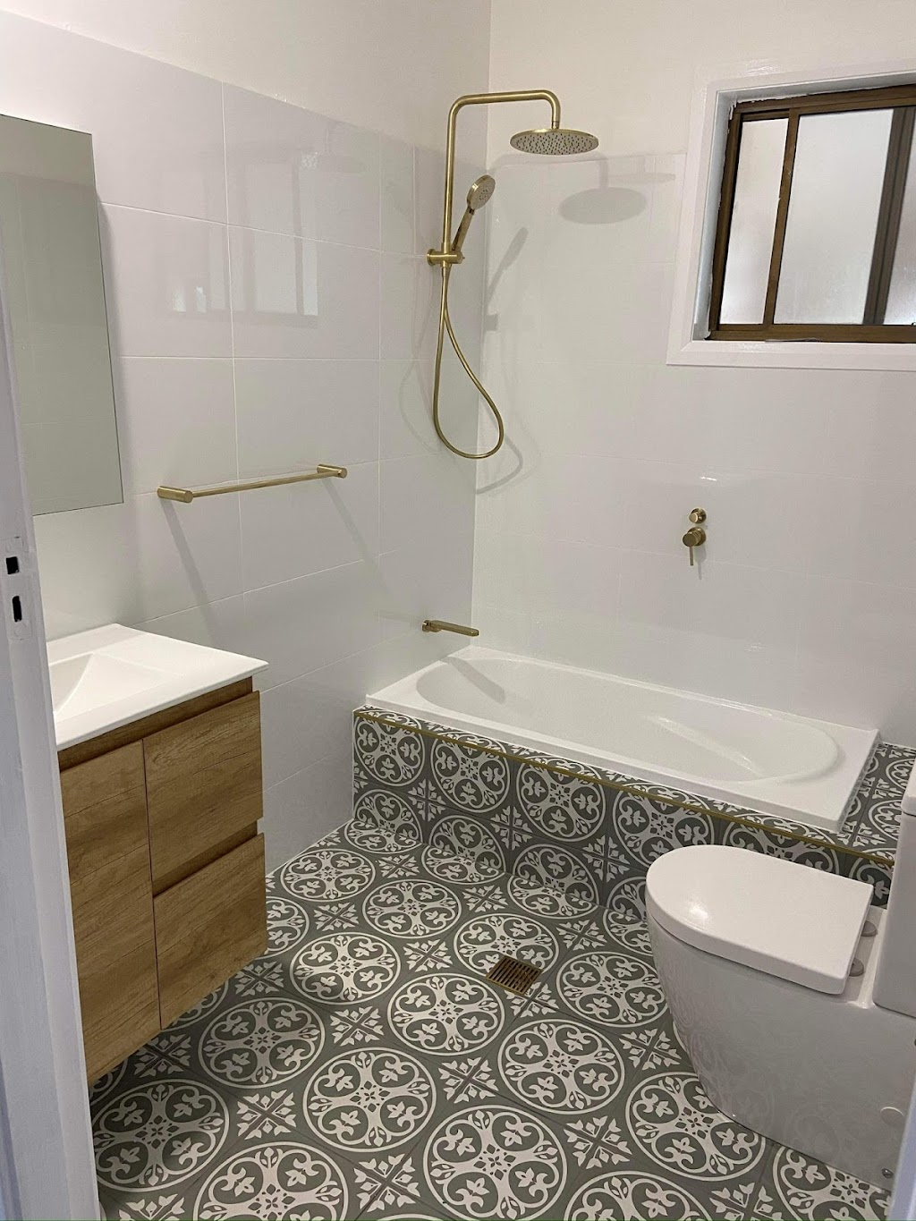 Miliva Bathrooms | 8 Blacksmith St, Cliftleigh NSW 2282, Australia | Phone: 0447 963 522