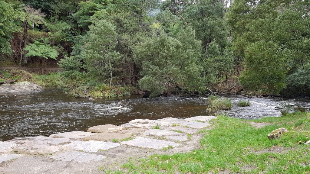 OShannassy Aqueduct track | park | Rd 18, Warburton VIC 3799, Australia