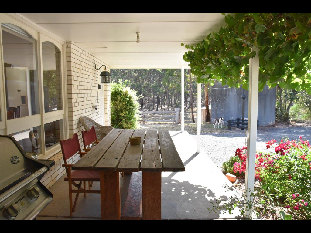 Cygnet Park Country Retreat | lodging | 294 Madderns Rd, Glen Park VIC 3352, Australia | 0407378506 OR +61 407 378 506