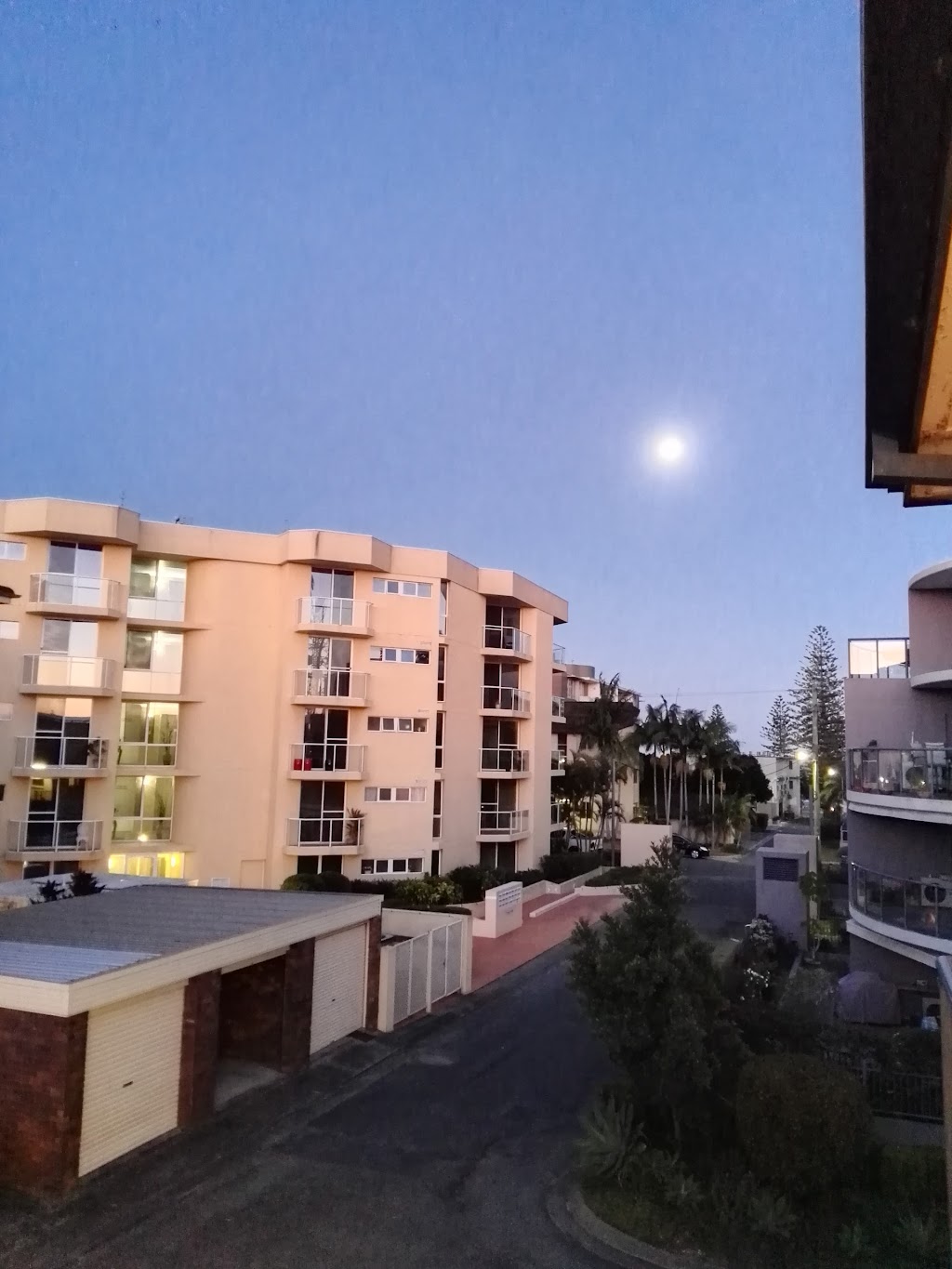 Crusoes Holiday Apartments | 2 Grant St, Port Macquarie NSW 2444, Australia | Phone: (02) 6584 3837