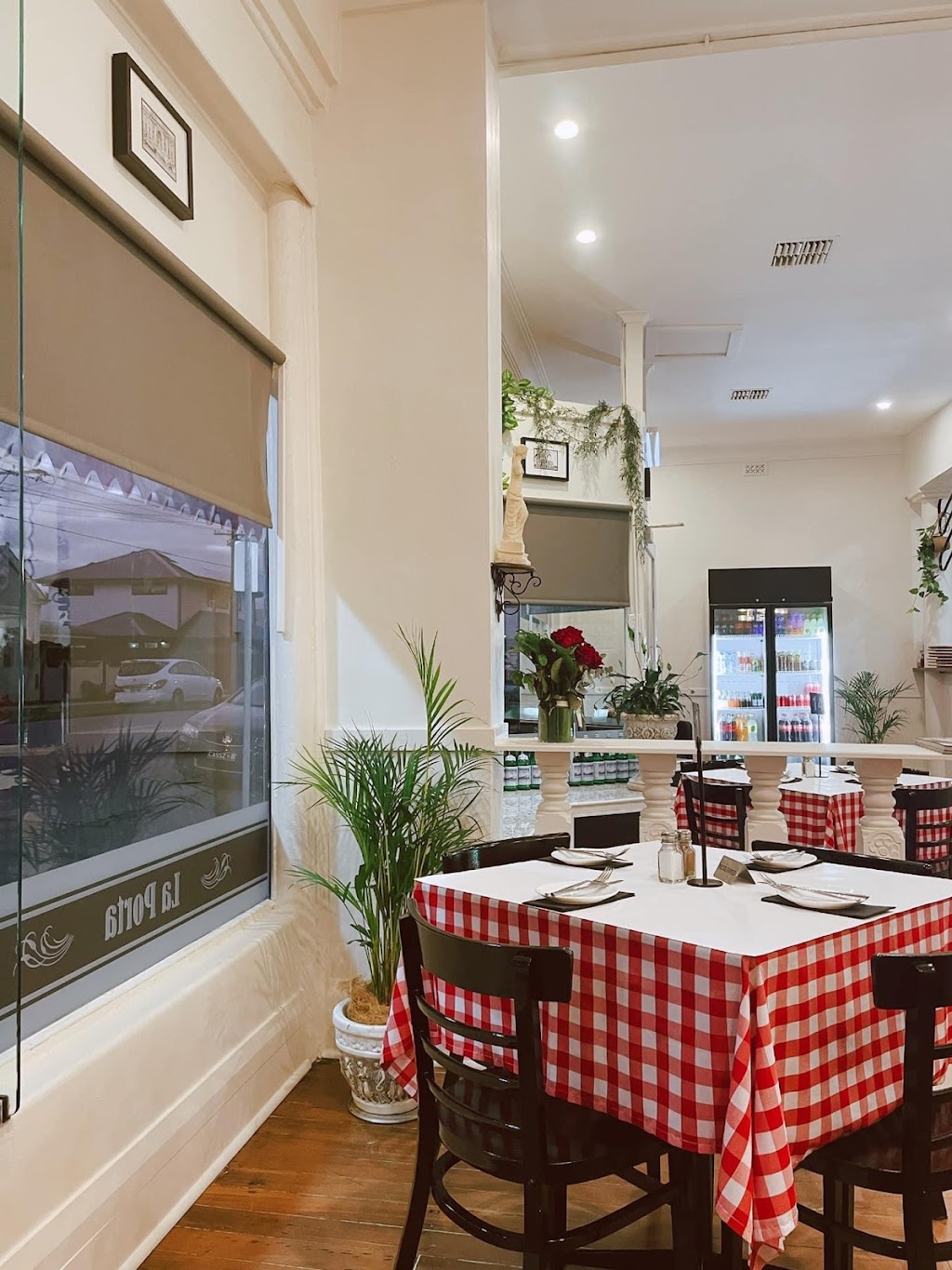 La Porta Pizzeria Italian Restaurant | 404 Military Rd, Largs Bay SA 5016, Australia | Phone: (08) 8449 3806
