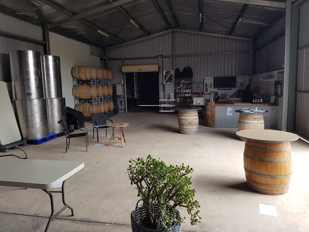 Chapples Cairn Curran Estate Winery |  | 329Seers Rd, Welshmans Reef VIC 3462, Australia | 0354751039 OR +61 3 5475 1039