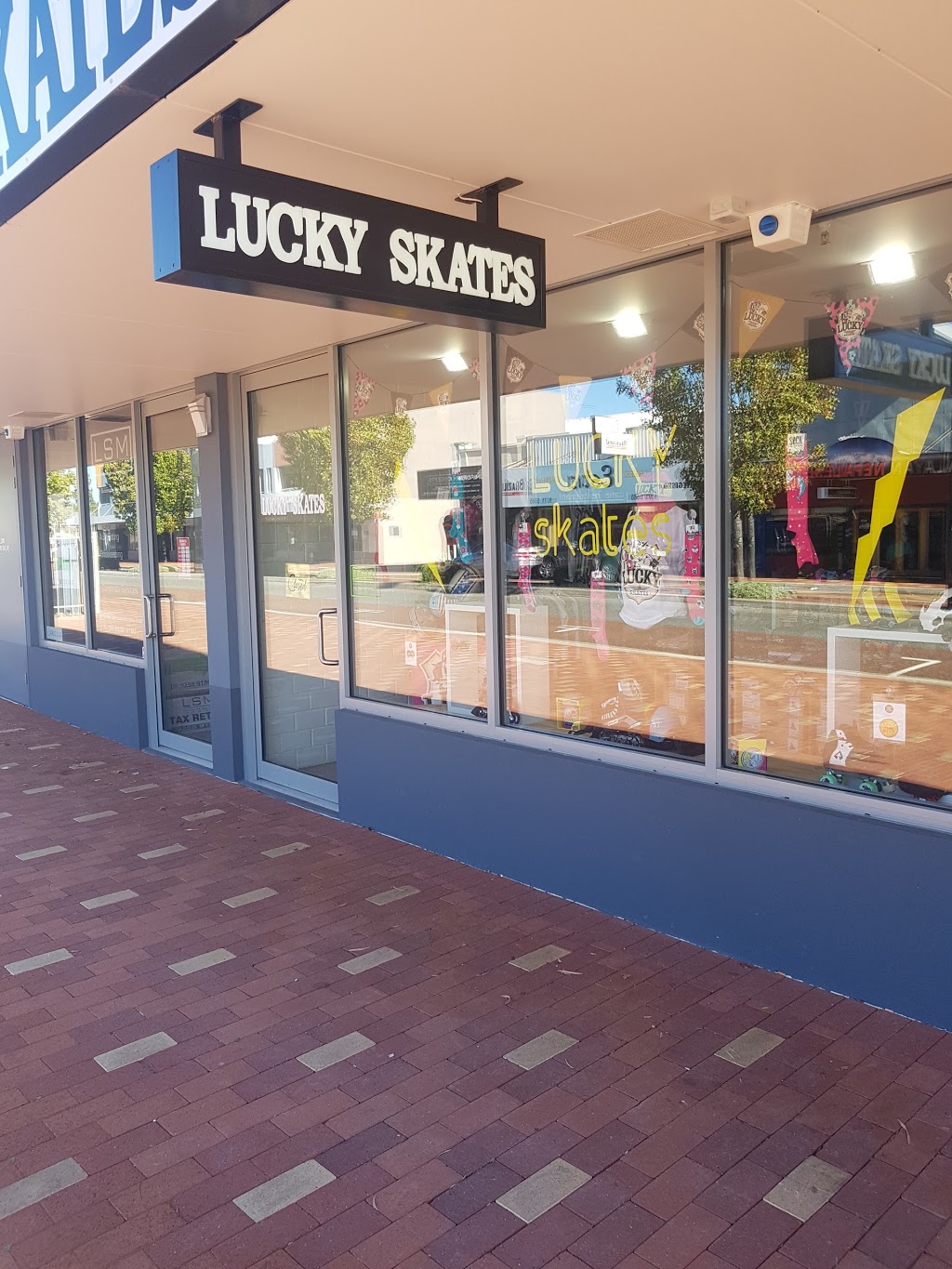 Lucky Skates | clothing store | 839 Beaufort St, Inglewood WA 6052, Australia | 0861509468 OR +61 8 6150 9468